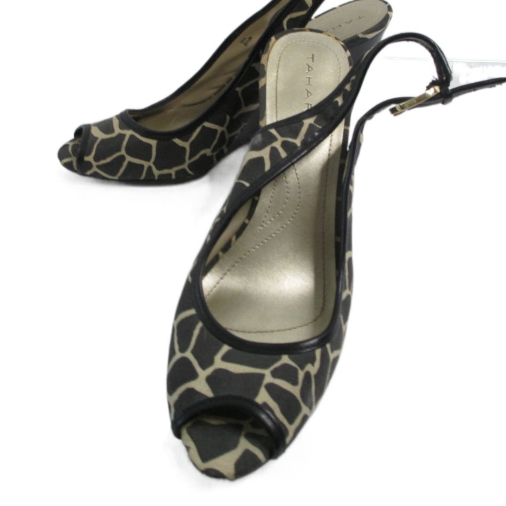 Tahari Gia Giraffe Print Fabric Slingback Peep Toe Wedge Sandal Size 8.5M
